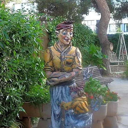 Ribes Roges 2*